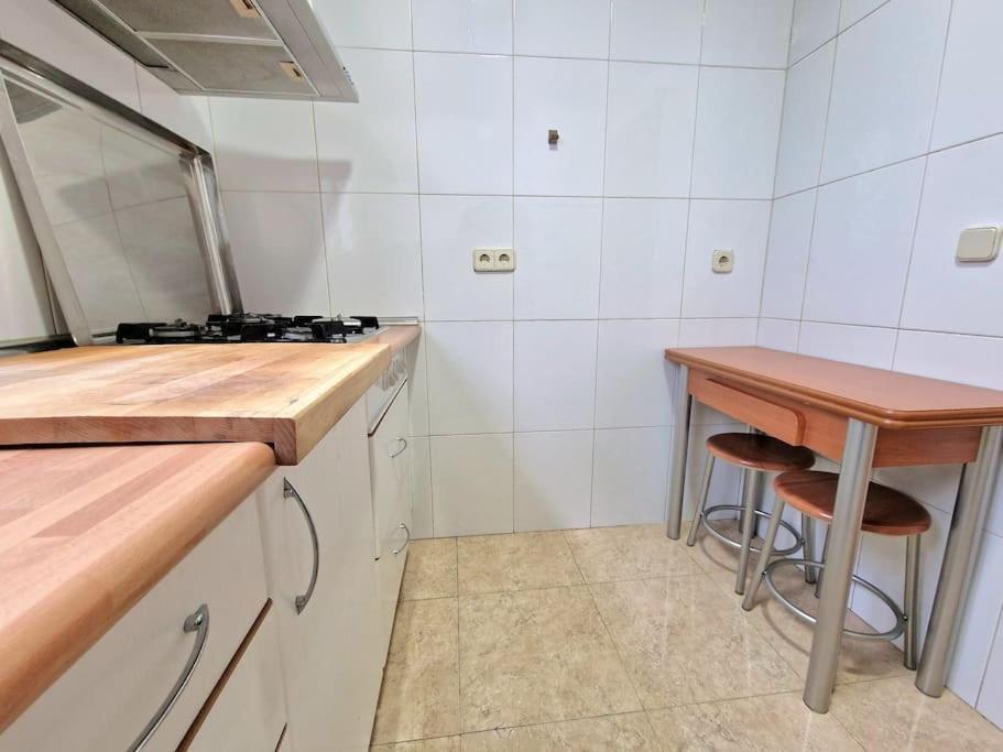 Apartamento Reina Cristina, 3 Individuales En Atocha-retiro Madrid