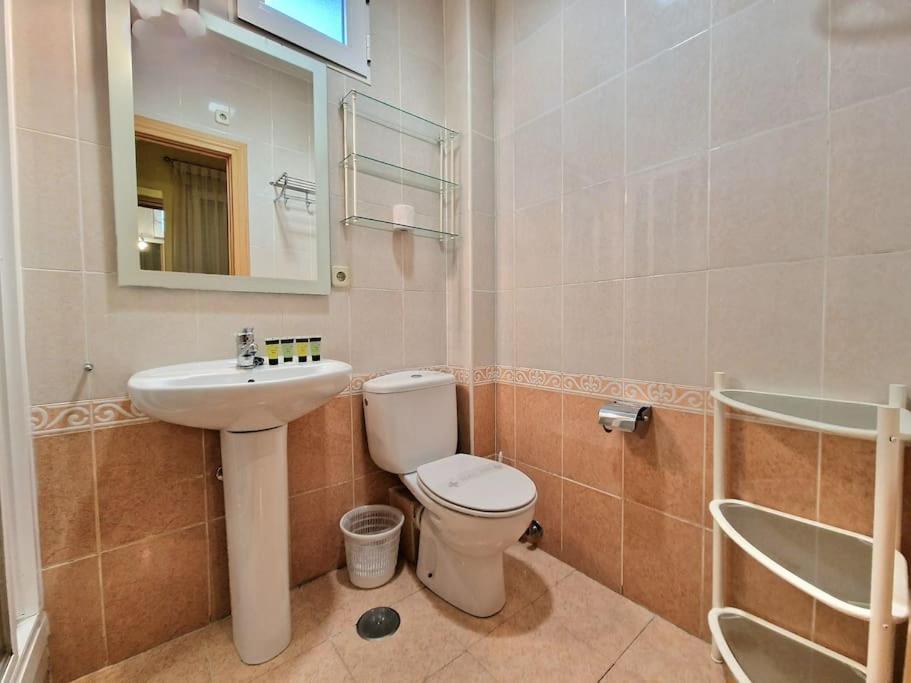Apartamento Reina Cristina, 3 Individuales En Atocha-retiro Madrid
